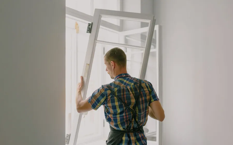 Pose de fenêtre (photo d'illustration)